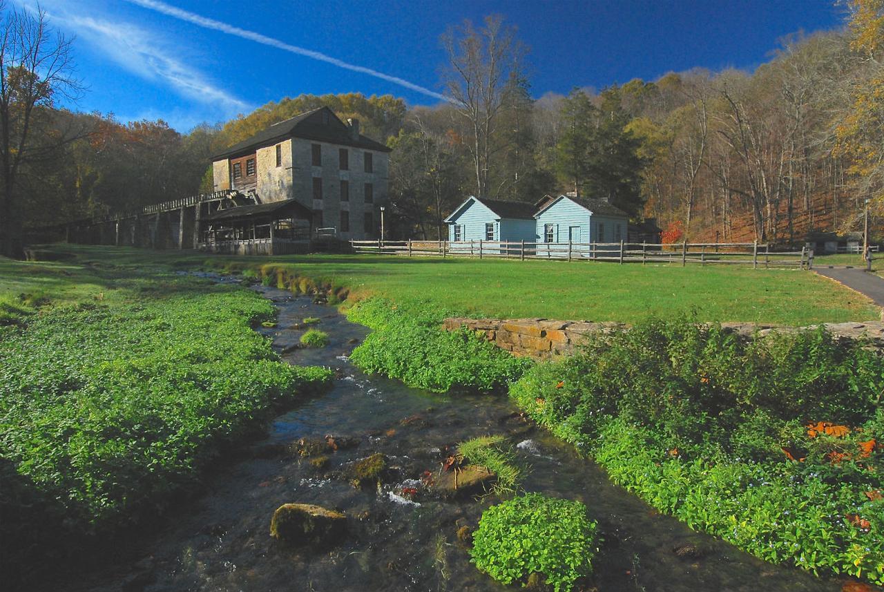 Spring Mill Inn Mitchell Kültér fotó